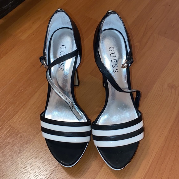 Guess b/w heels - Picture 2 of 7